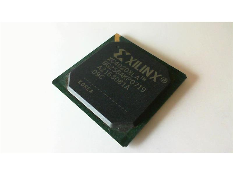 XILINX XC4020XLA-09BG256C