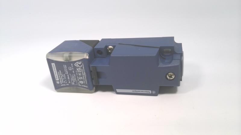 TELEMECANIQUE SENSORS XS8C4A1PCN12