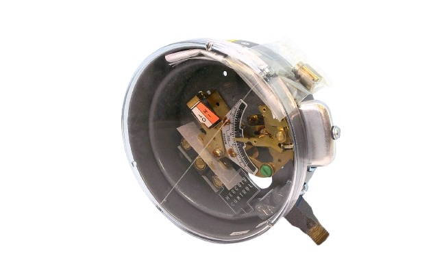 DSF-7231-153-4 by DWYER