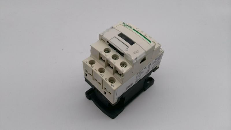 SCHNEIDER ELECTRIC CAD32Q7