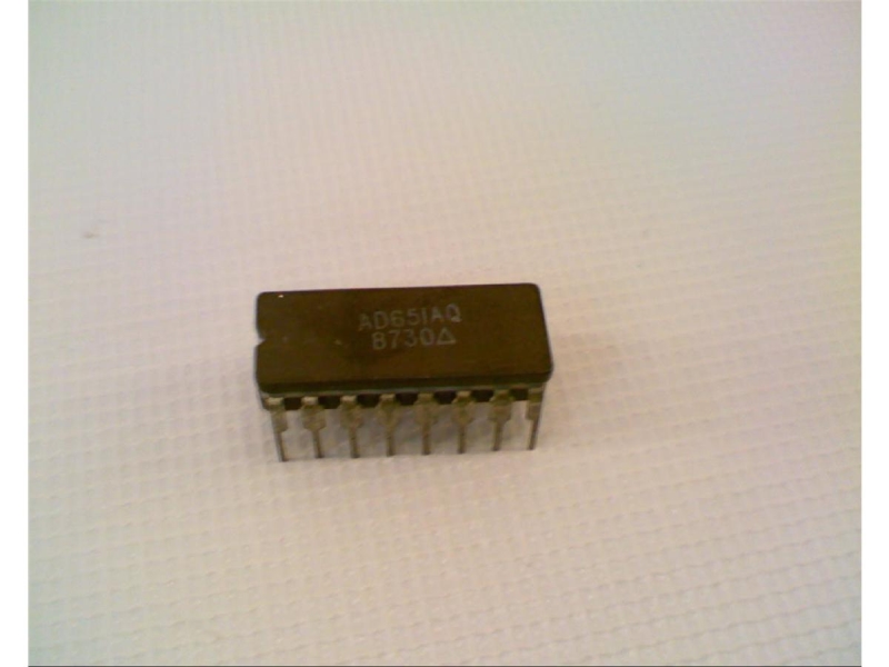 ANALOG DEVICES AD651AQ