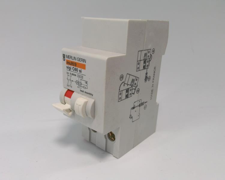 SCHNEIDER ELECTRIC 26779