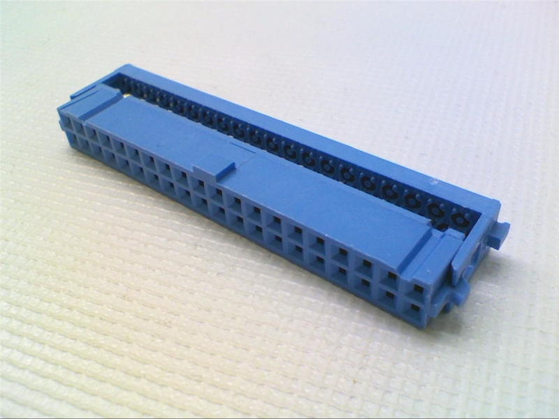 TE CONNECTIVITY 2-1658526-1