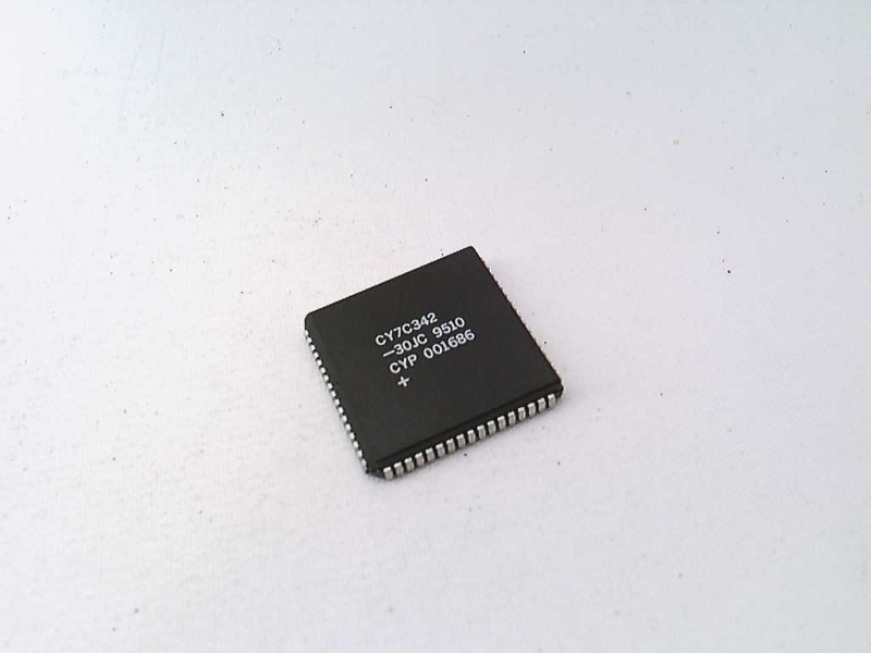 GENERIC CY7C34230JC