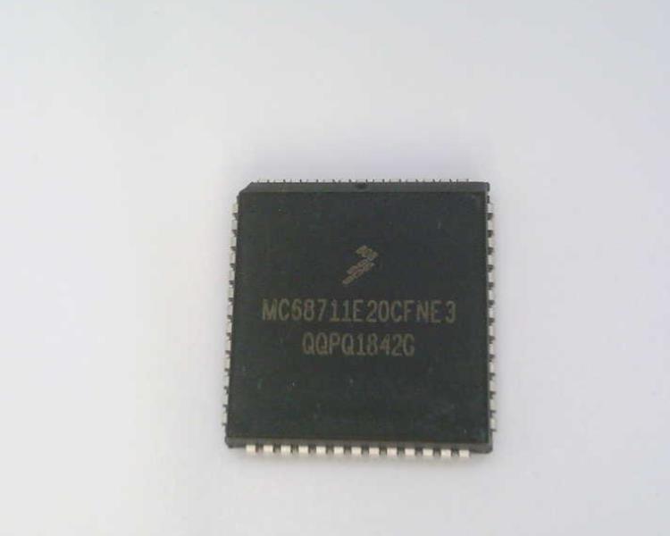NXP SEMICONDUCTOR MC68711E20CFNE3
