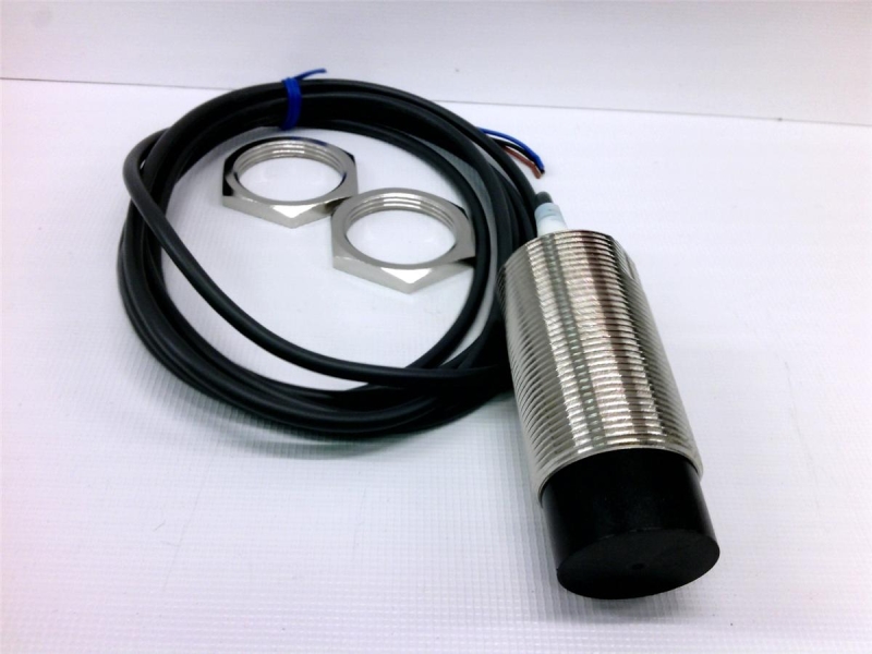OMRON E2A-M30LN30-WP-C1 2M
