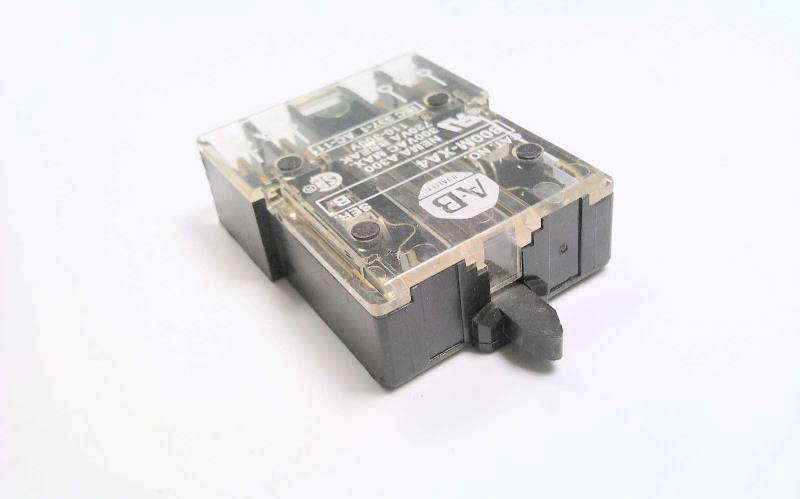 ALLEN BRADLEY 800M-XA4