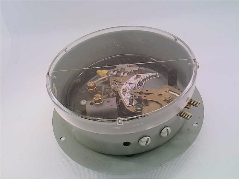 DA524-2-RG-8S by DWYER