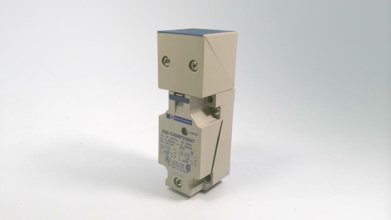 SCHNEIDER ELECTRIC XS8 C40MP230H7