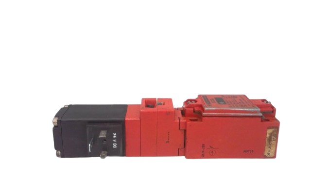 SCHNEIDER ELECTRIC XCS-L588B3