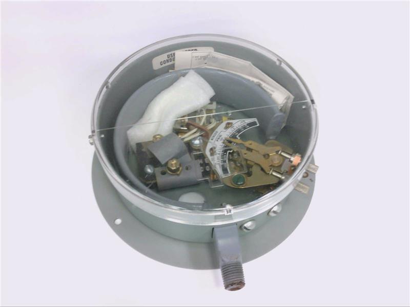 DA-33-2-RG-8 by DWYER