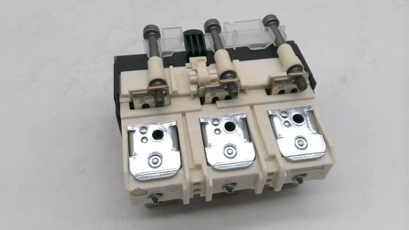 SCHNEIDER ELECTRIC LV438136