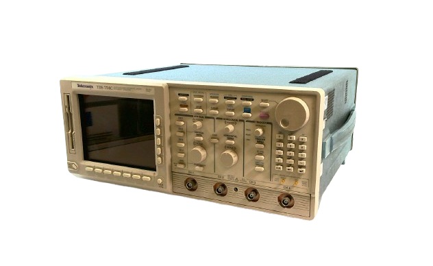 TEKTRONIX TDS 754C