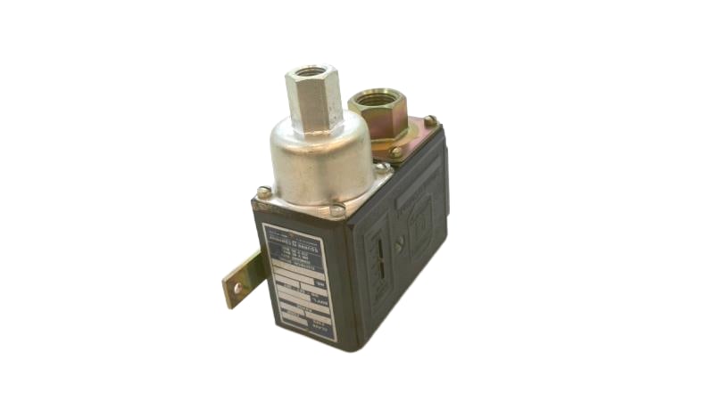 SCHNEIDER ELECTRIC 9012-FLG1S4