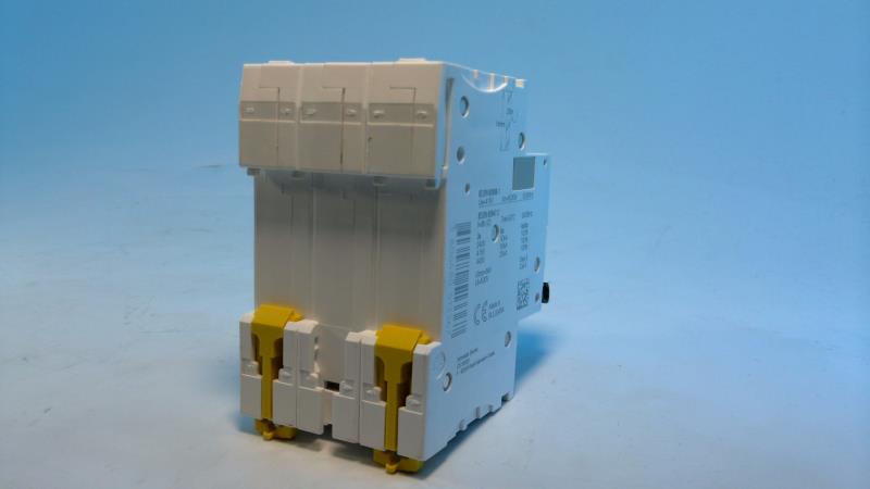 SCHNEIDER ELECTRIC A9F44302