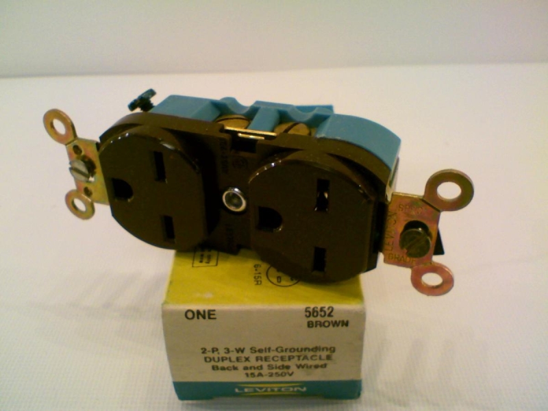 5652 by LEVITON