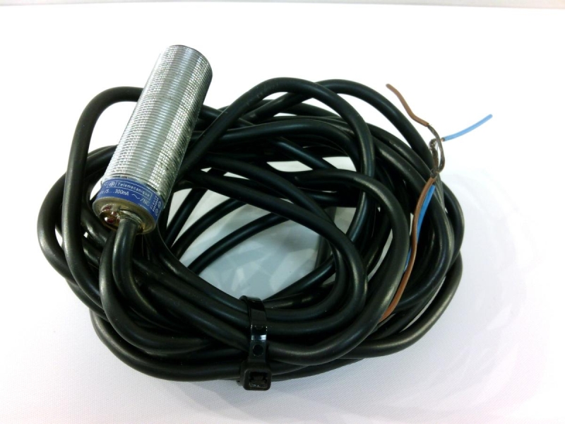 SCHNEIDER ELECTRIC XS1M18MB230L1