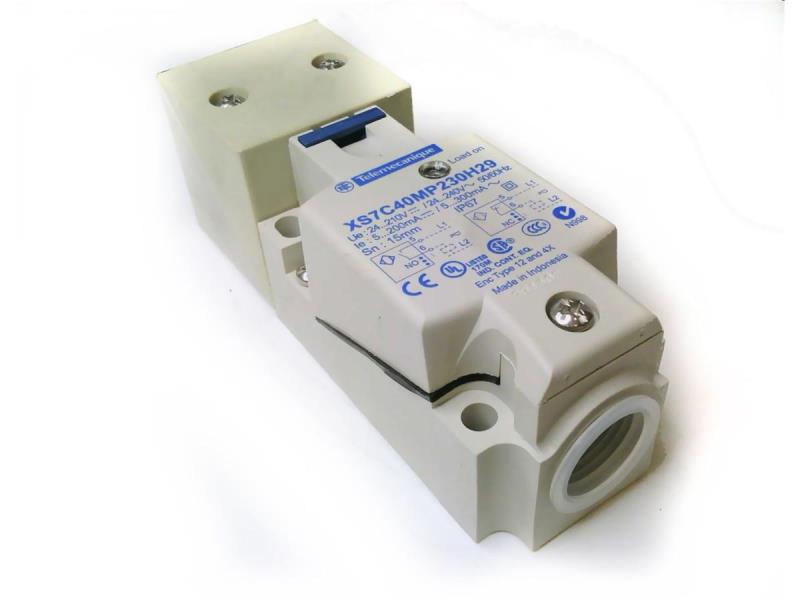 SCHNEIDER ELECTRIC XS7-C40DP210-H29