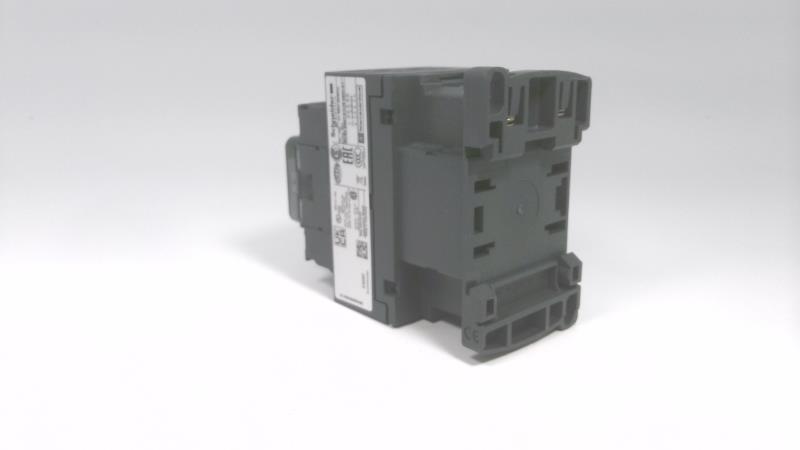 SCHNEIDER ELECTRIC CAD32M7