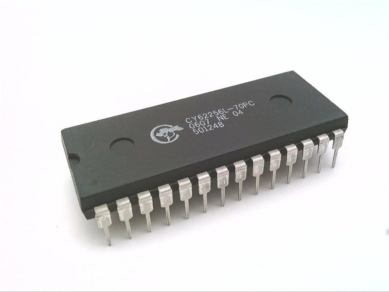 INFINEON CY62256L-70PC