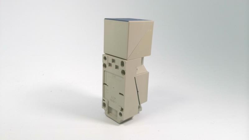 SCHNEIDER ELECTRIC XS8 C40MP230H7