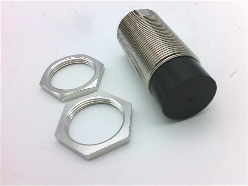 OMRON E2A-M30LN30-M1-B1