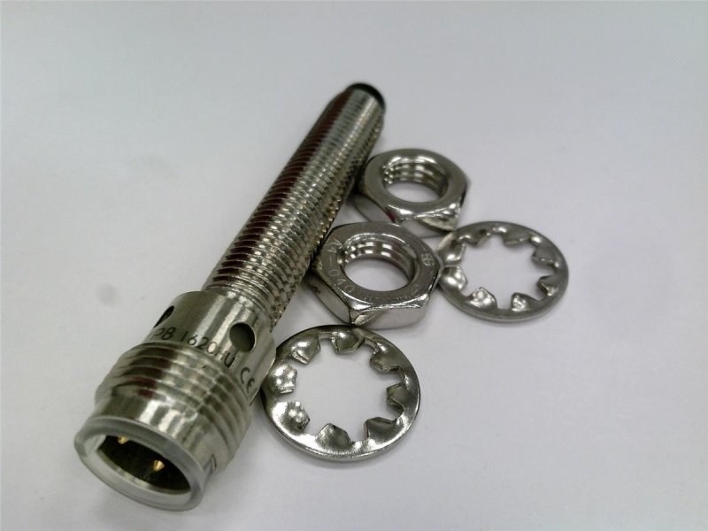 BALLUFF BES M08EG-PSC25F-S04G