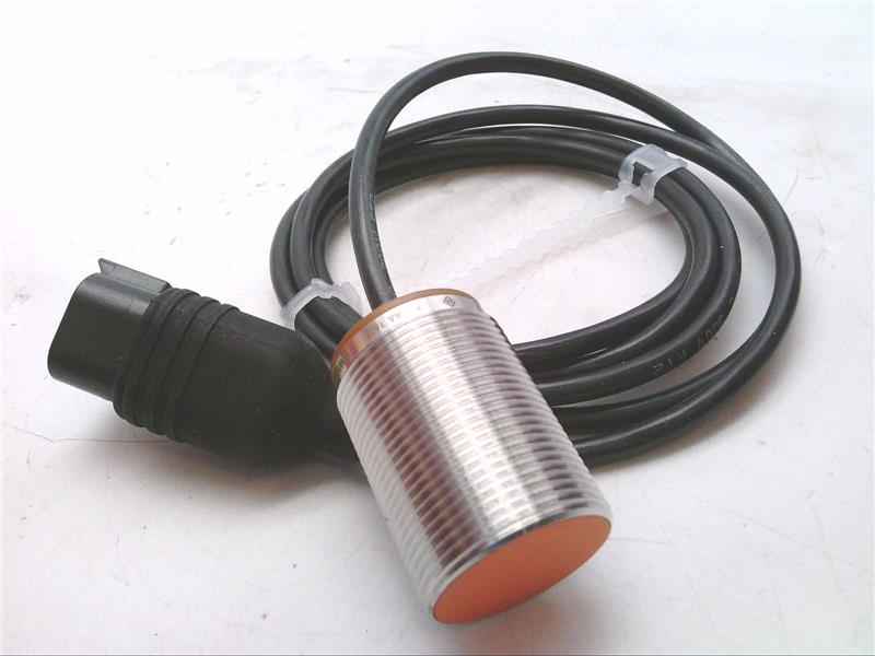 EFECTOR IIB3015BBPKG/1,5M/DT04-3P-IIS296