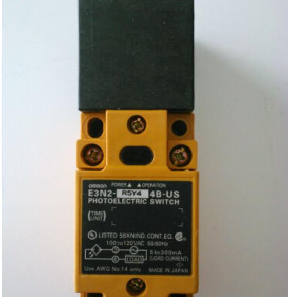 E3N2-R5Y44B-US by OMRON