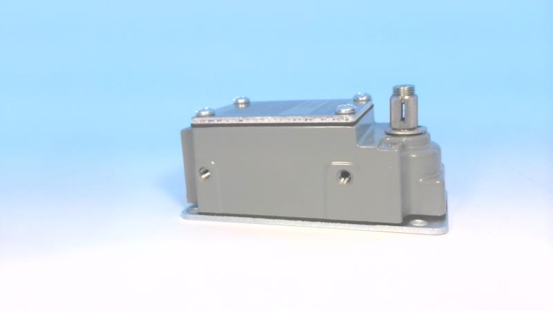 TELEMECANIQUE SENSORS L100WNC2M18