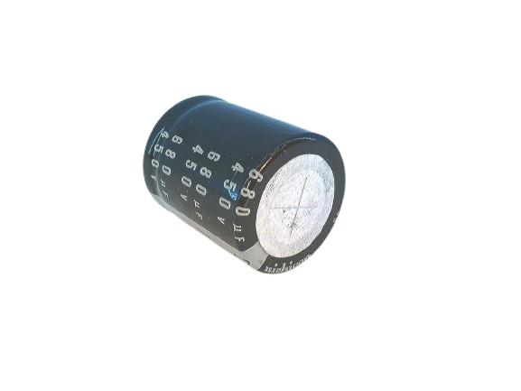 NICHICON LGM2W681MELC40
