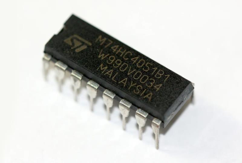 ST MICRO M74HC4051B1R