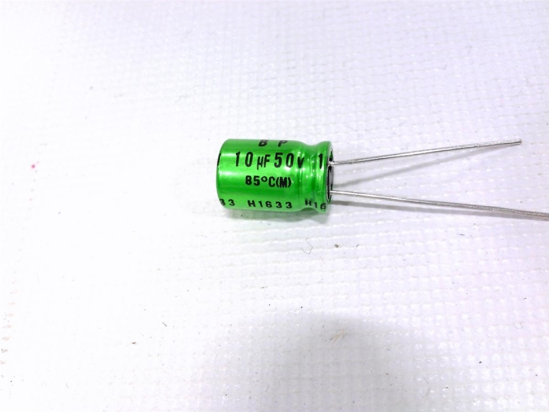 NICHICON UES1H100MPM