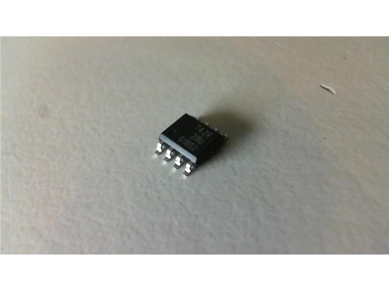 INFINEON BSP742RXUMA1
