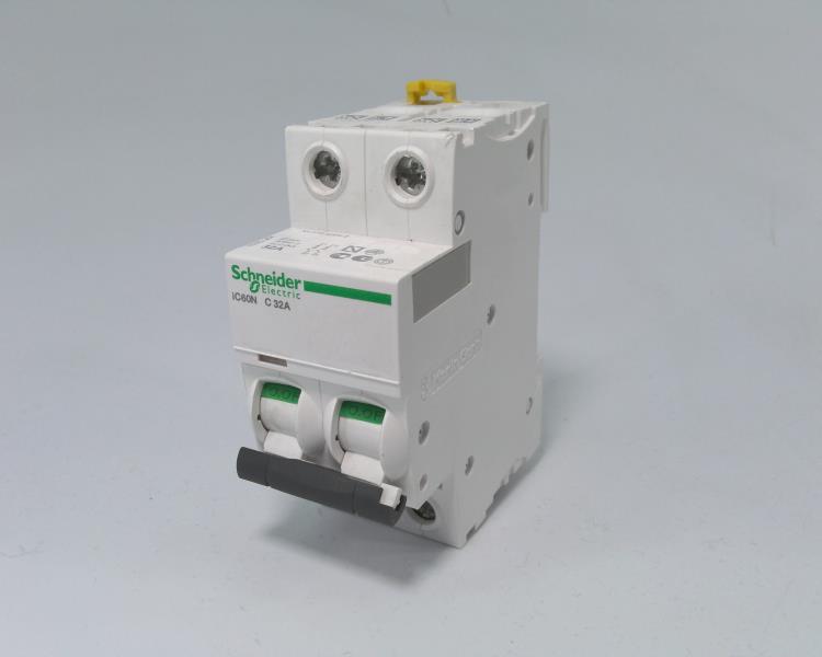 SCHNEIDER ELECTRIC A9F79232
