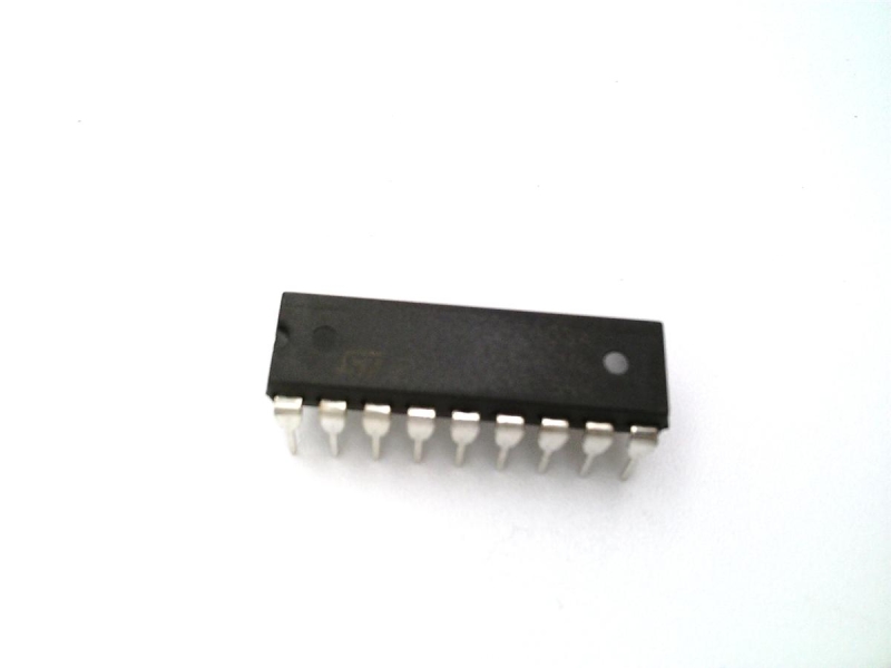 ST MICRO ULQ2803A