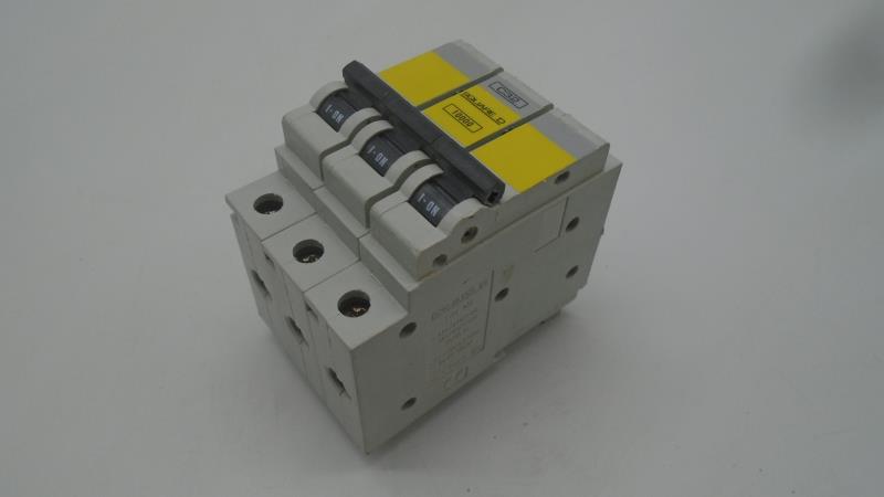 SCHNEIDER ELECTRIC QOE132C32