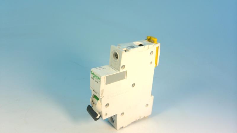 SCHNEIDER ELECTRIC A9F92104