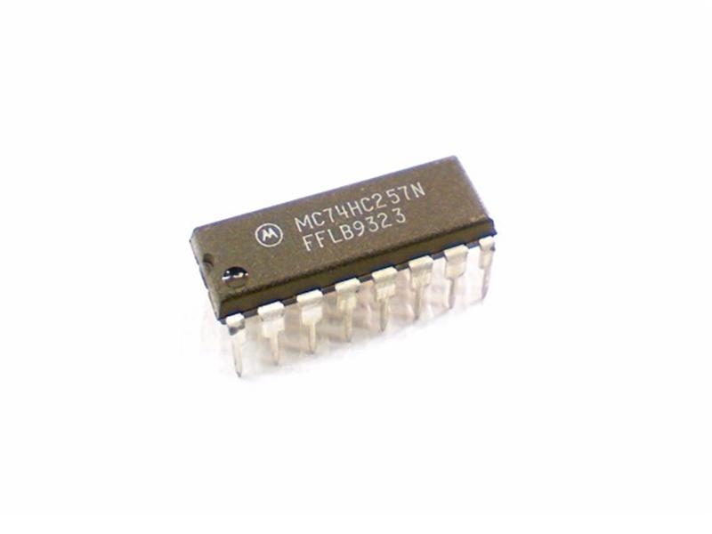 NXP SEMICONDUCTOR MC74HC257N