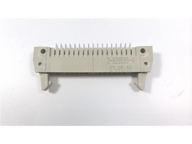 TE CONNECTIVITY 3-828588-4