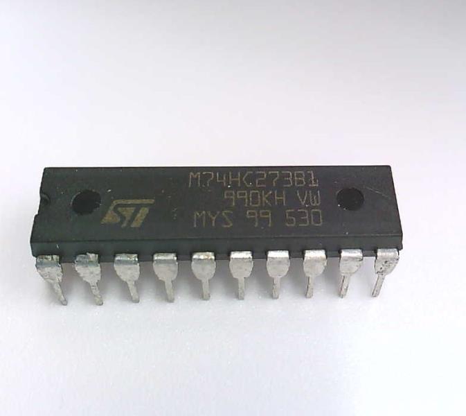 ST MICRO M74HC273B1