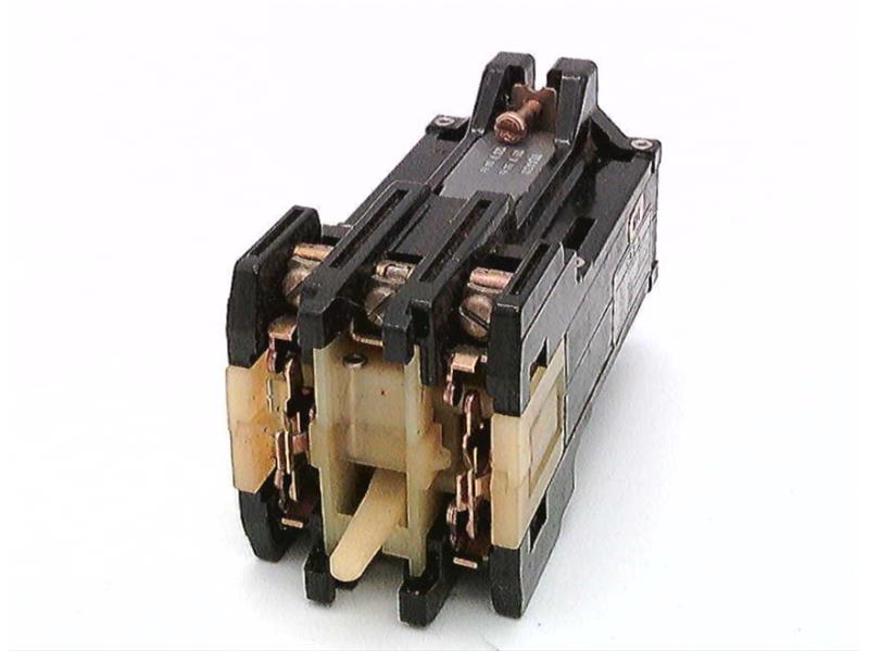 SCHNEIDER ELECTRIC CA2-AK4