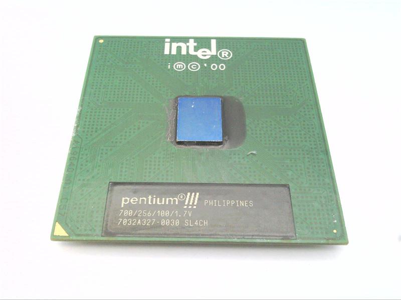 INTEL 700/256/100/1.7V