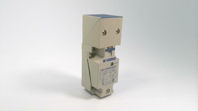 SCHNEIDER ELECTRIC XS8 C40MP230H7