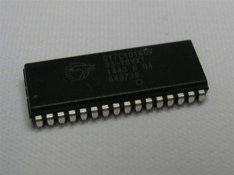 INFINEON CY7C1018DV33-10VXI