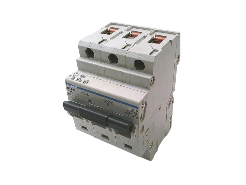 HAGER NB332