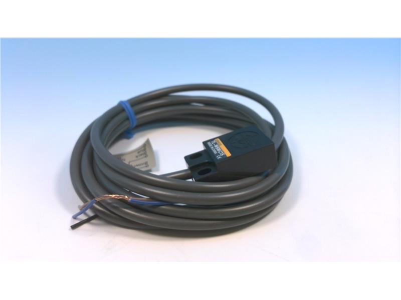 OMRON TL-W5MC15