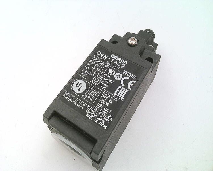 OMRON D4N-2A32