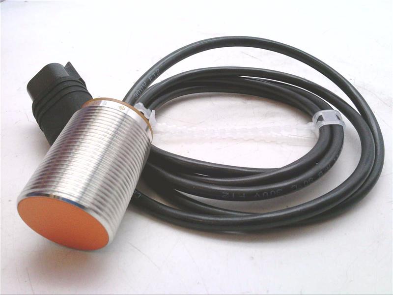 EFECTOR IIB3015BBPKG/1,5M/DT04-3P-IIS296