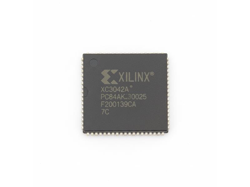 XILINX XC3042A-7PC84C